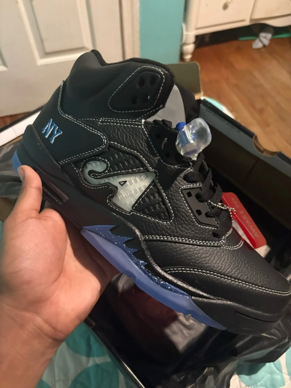 Jordan Men's Black and Blue Sneakers